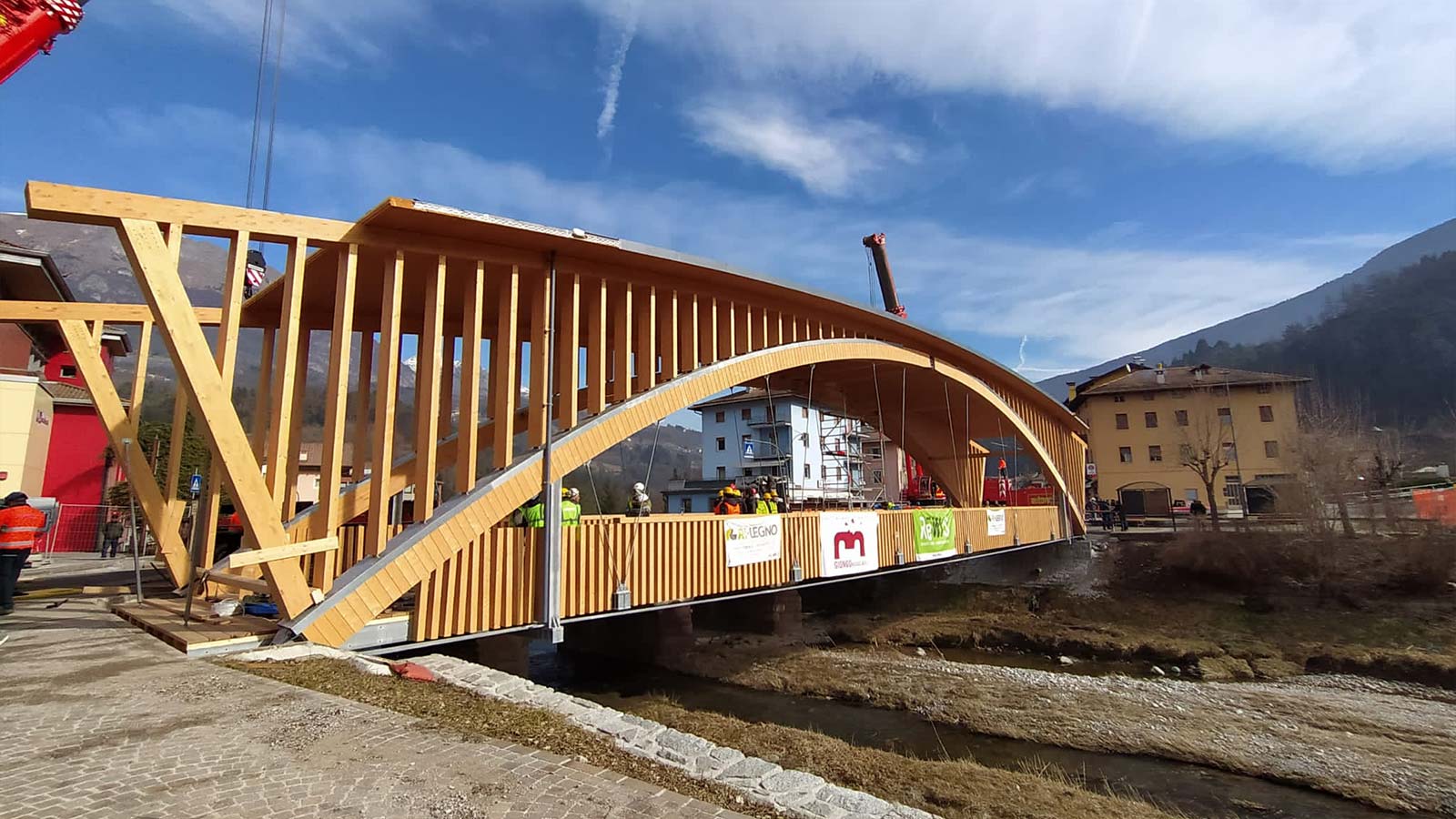 Ponte ciclopedonale in legno a Comano Terme (TN)
